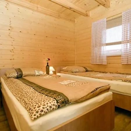 & Letniskowe Edyta 山林小屋 里沃